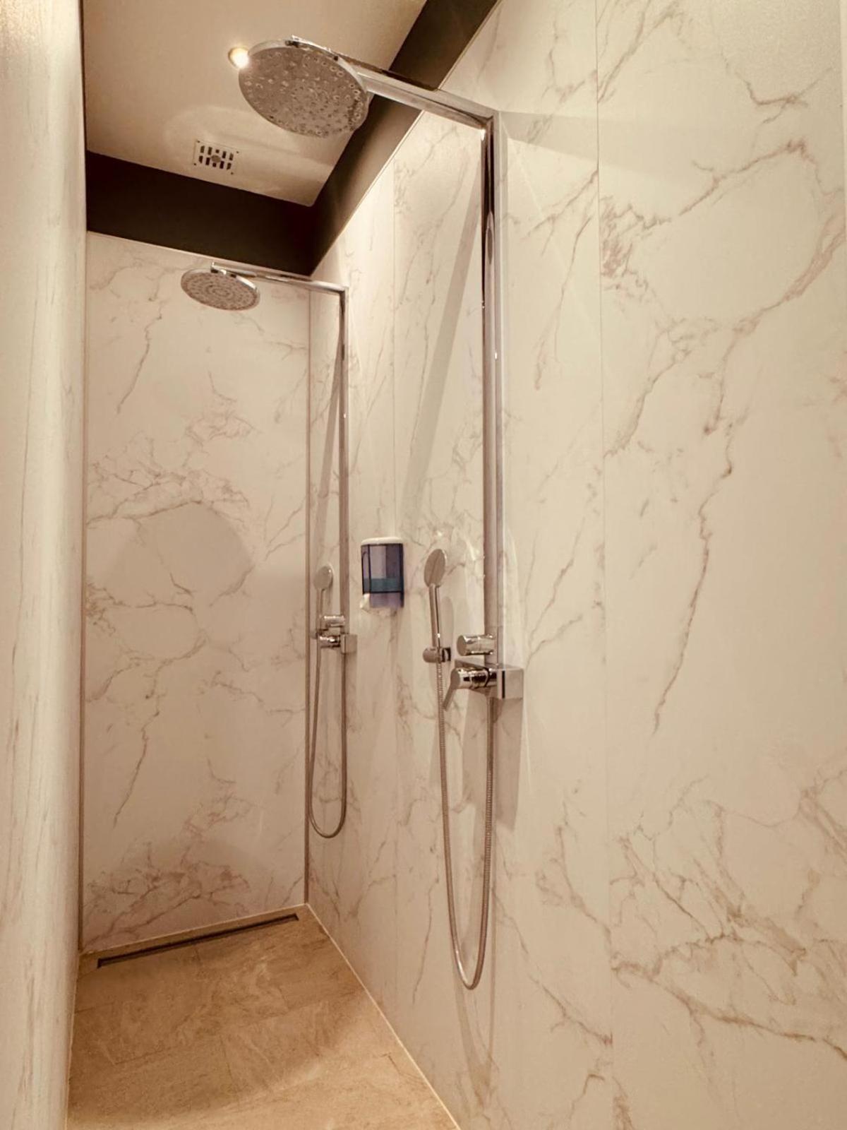 Chambre Lit King-Size avec Baignoire Spa