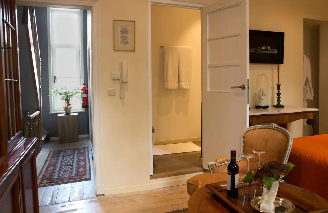 Two Rooms In Bruges-1