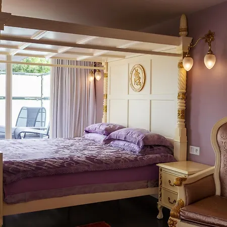 Saint Georges Bruges Luxury Suites-3
