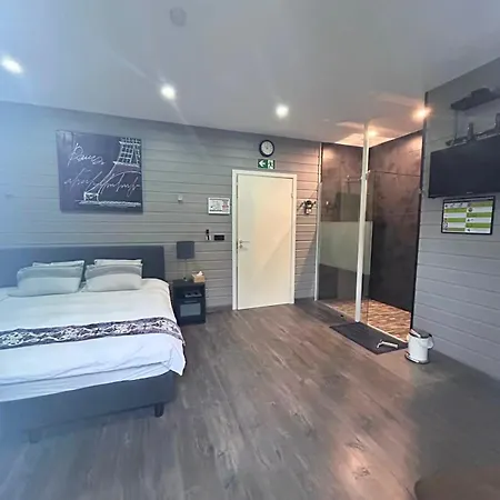 Kuai Guestroom Brugge-3